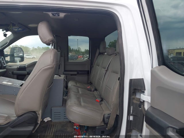 45397511 :رقم المزاد ، 1FD0X5HT4HEC91202 vin ، 2017 Ford F-550 Chassis Lariat/xl/xlt مزاد بيع