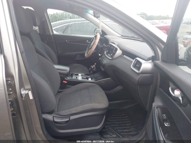 45397604 :رقم المزاد ، 5XYPG4A32HG207229 vin ، 2017 Kia Sorento 2.4l Lx مزاد بيع