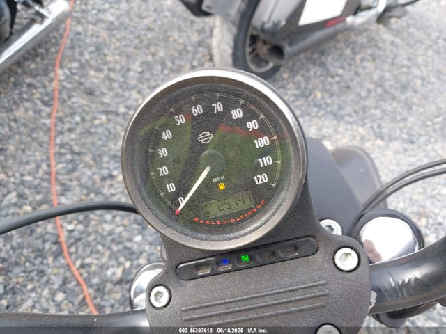 45397618 :رقم المزاد ، 1HD4LE216FC436711 vin ، 2015 Harley-davidson Xl883 Iron 883 مزاد بيع