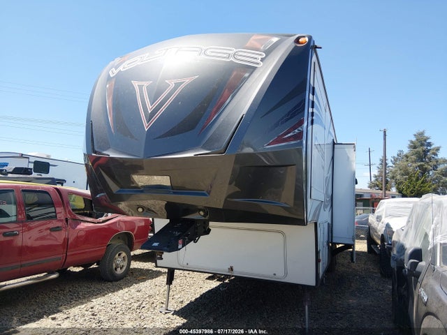 Voltage V Toy Hauler M-3605 2016 4YDF36025GZ990541 Image 2