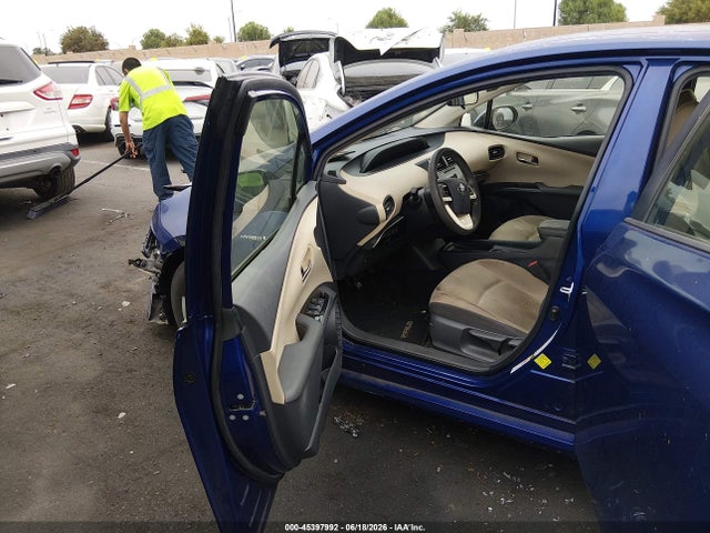 Toyota Prius Two 2017 JTDKBRFU2H3559450 Image 5