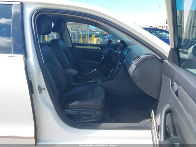 1VWBT7A38FC015643 Volkswagen Passat 1.8t Se