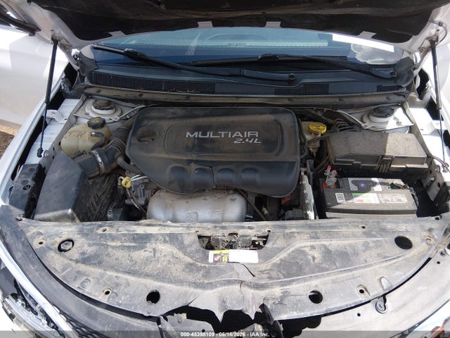 45398109 :رقم المزاد ، 1C3CCCFB3FN549741 vin ، 2015 Chrysler 200 Lx مزاد بيع