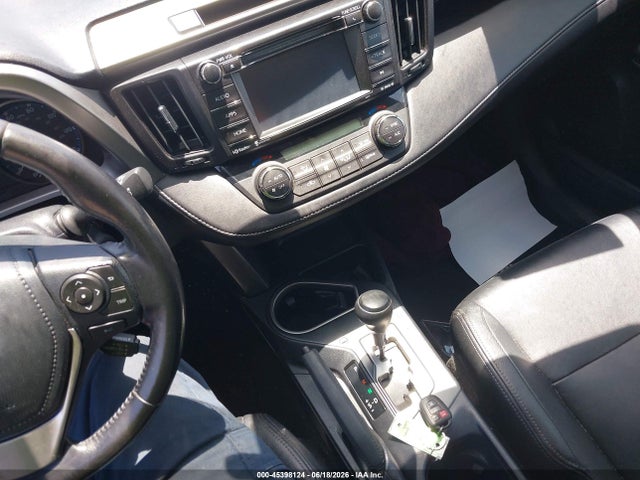 JTMWFREV2HJ110880 Toyota Rav4 Xle