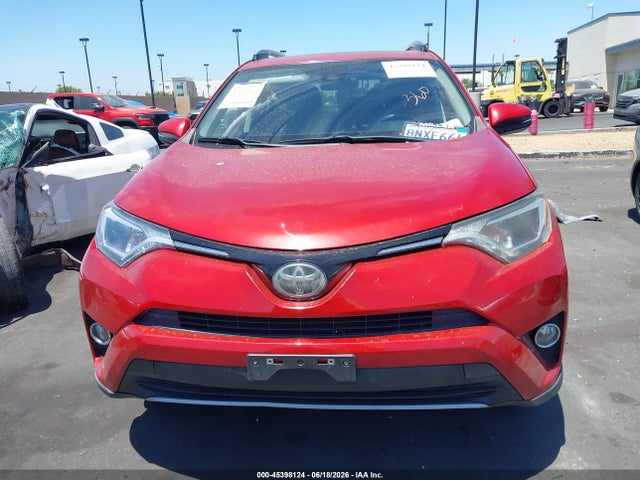 JTMWFREV2HJ110880 Toyota Rav4 Xle