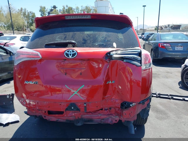 JTMWFREV2HJ110880 Toyota Rav4 Xle