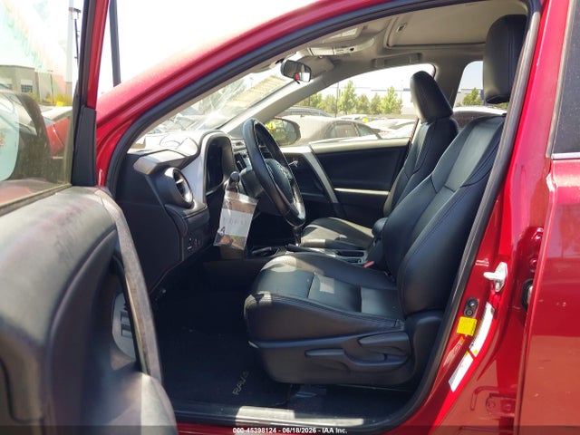 JTMWFREV2HJ110880 Toyota Rav4 Xle