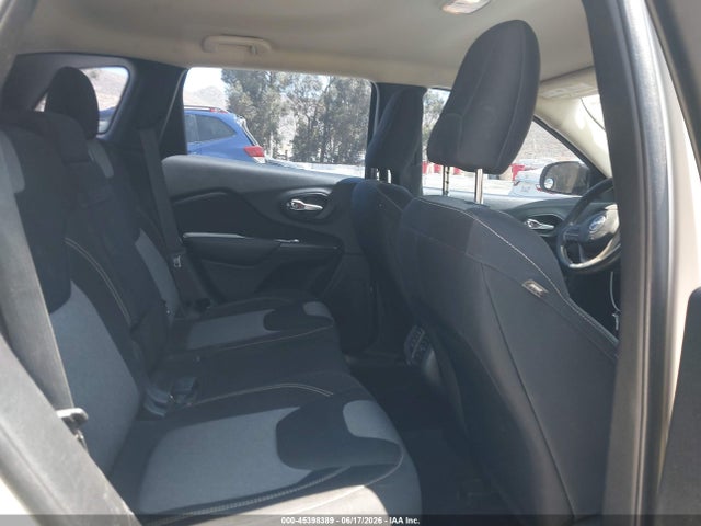 1C4PJLAB1FW700628 Jeep Cherokee Sport