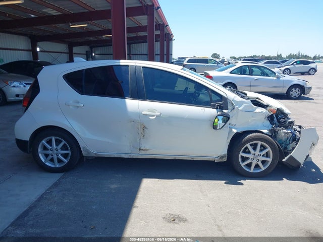 JTDKDTB31H1597638 Toyota Prius C One