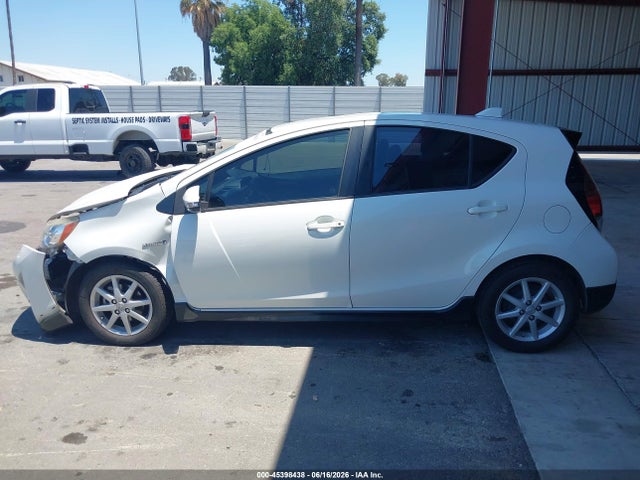 JTDKDTB31H1597638 Toyota Prius C One