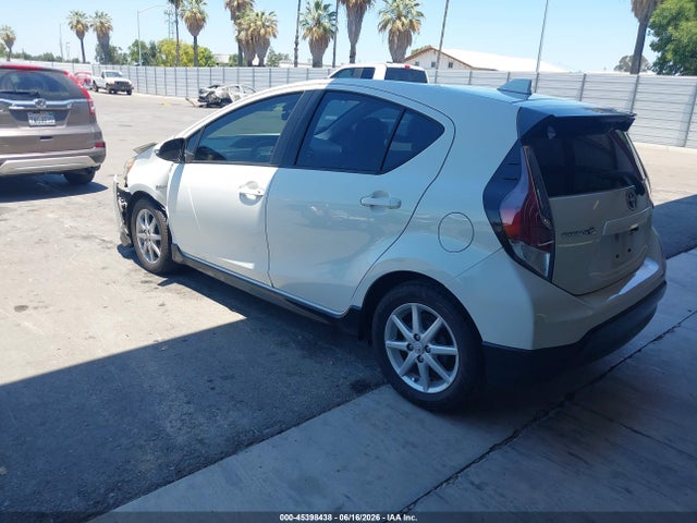 JTDKDTB31H1597638 Toyota Prius C One