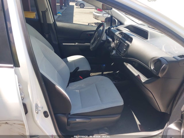 JTDKDTB31H1597638 Toyota Prius C One