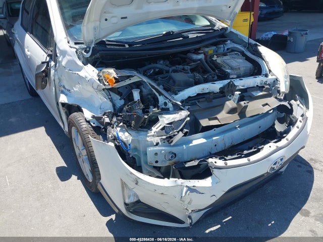 JTDKDTB31H1597638 Toyota Prius C One