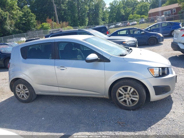 45398526 :رقم المزاد ، 1G1JC6SGXF4101162 vin ، 2015 Chevrolet Sonic Lt Auto مزاد بيع