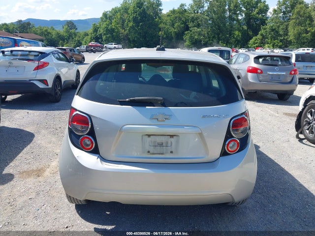 45398526 :رقم المزاد ، 1G1JC6SGXF4101162 vin ، 2015 Chevrolet Sonic Lt Auto مزاد بيع