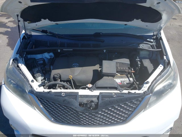 5TDXZ3DC8HS818305 Toyota Sienna Se 8 Passenger