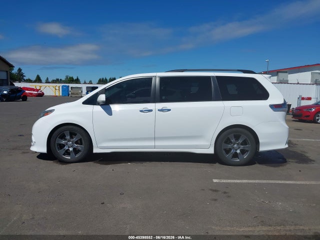 5TDXZ3DC8HS818305 Toyota Sienna Se 8 Passenger
