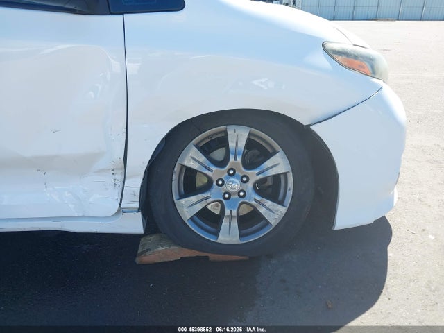 5TDXZ3DC8HS818305 Toyota Sienna Se 8 Passenger
