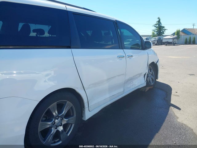 5TDXZ3DC8HS818305 Toyota Sienna Se 8 Passenger
