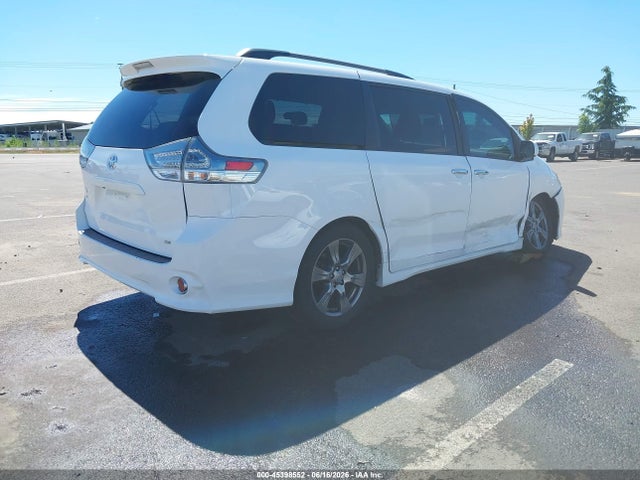 5TDXZ3DC8HS818305 Toyota Sienna Se 8 Passenger