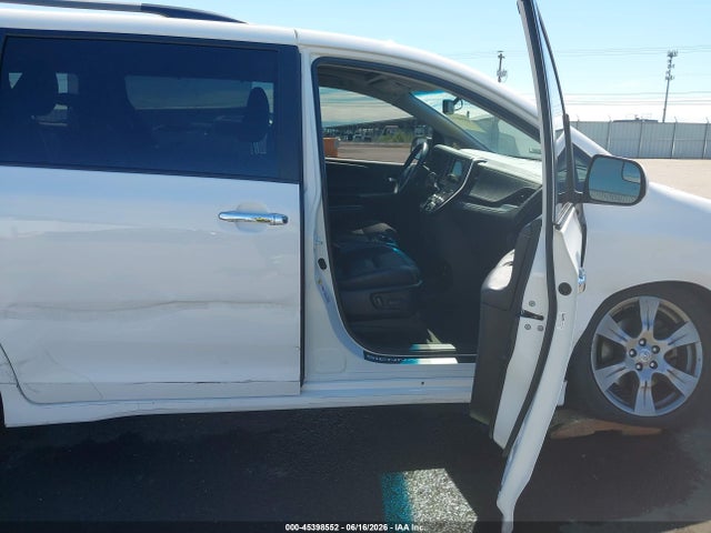 5TDXZ3DC8HS818305 Toyota Sienna Se 8 Passenger