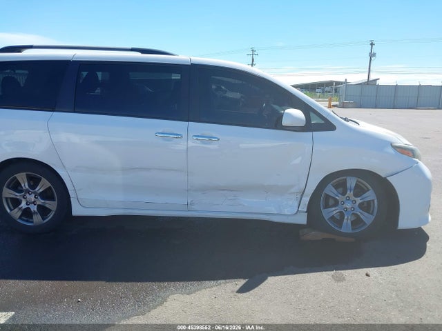 5TDXZ3DC8HS818305 Toyota Sienna Se 8 Passenger