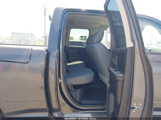1C6RR7FG4KS661927 RAM 1500 Classic Tradesman 4x4 6&#039;4 Box