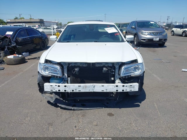Chrysler 300 Touring L 2018 2C3CCAAG8JH117512 Image 13