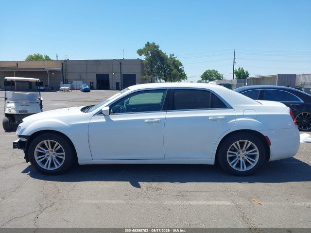 Chrysler 300 Touring L 2018 2C3CCAAG8JH117512 Image 15