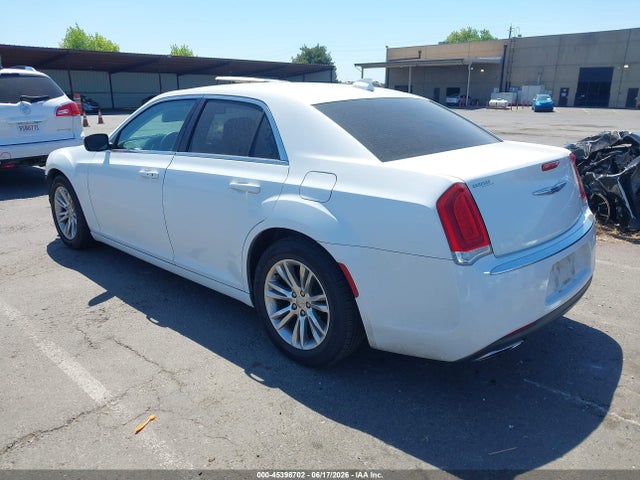 Chrysler 300 Touring L 2018 2C3CCAAG8JH117512 Image 3
