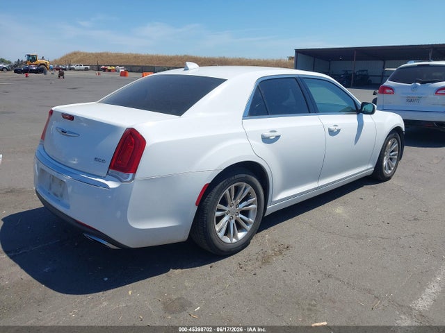 Chrysler 300 Touring L 2018 2C3CCAAG8JH117512 Image 4