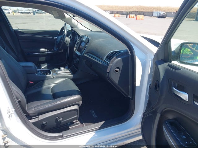 Chrysler 300 Touring L 2018 2C3CCAAG8JH117512 Image 5