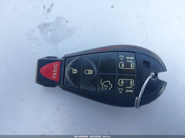 2015 Chrysler Town & Country Touring მანქანა იყიდება აუქციონზე, vin: 2C4RC1BG0FR577821, აუქციონის ნომერი: 45398869