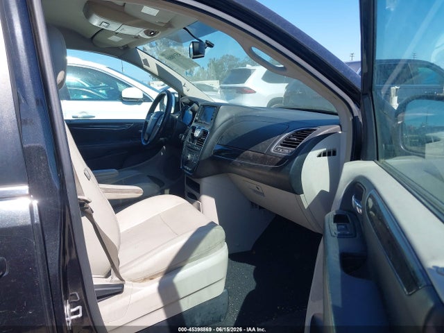 2015 Chrysler Town & Country Touring მანქანა იყიდება აუქციონზე, vin: 2C4RC1BG0FR577821, აუქციონის ნომერი: 45398869