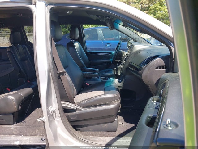 Auction sale of the 2014 Chrysler Town & Country S, vin: 2C4RC1HG4ER177850, lot number: 45399086