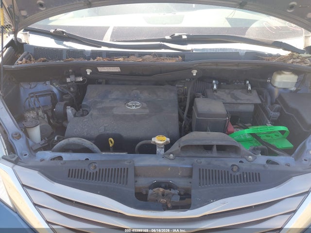 5TDYK3DC7FS620563 Toyota Sienna Xle Premium 8 Passenger