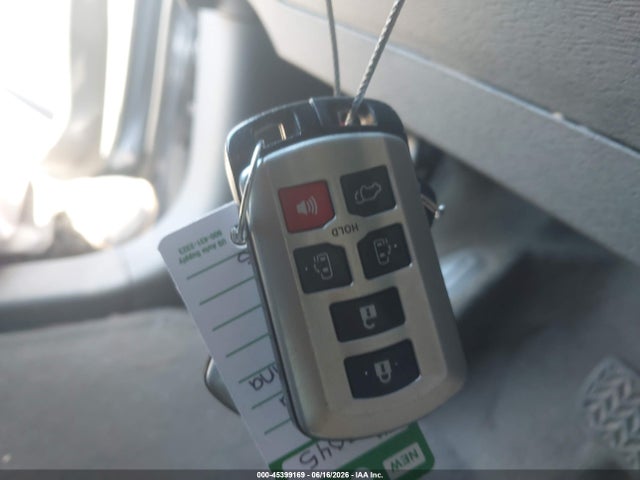 5TDYK3DC7FS620563 Toyota Sienna Xle Premium 8 Passenger