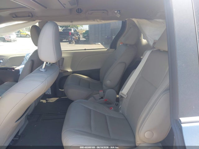 5TDYK3DC7FS620563 Toyota Sienna Xle Premium 8 Passenger