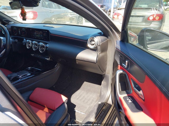 Mercedes-Benz A 220 2019 WDD3G4EB0KW027683 Image 5