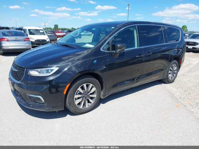 Chrysler Pacifica Hybrid Touring L 2023 2C4RC1L7XPR575669 Image 2