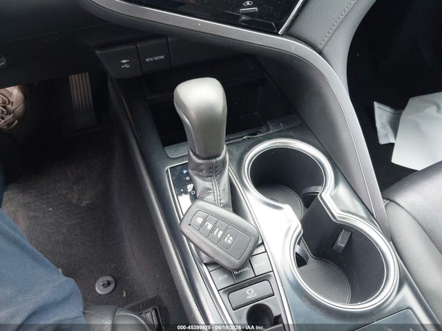 4T1B11HK1JU047805 Toyota CAMRY XLE