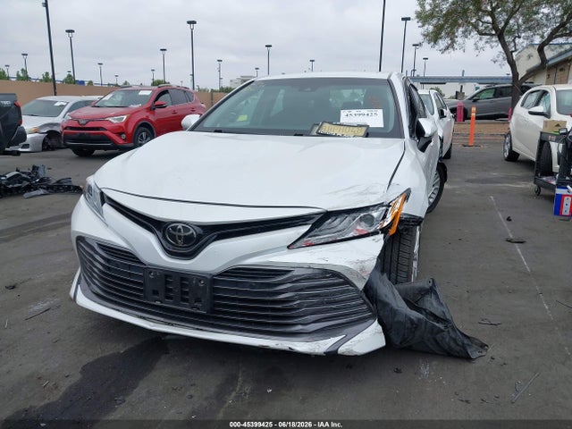4T1B11HK1JU047805 Toyota CAMRY XLE