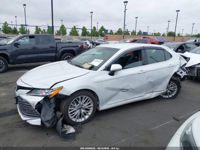 4T1B11HK1JU047805 Toyota CAMRY XLE