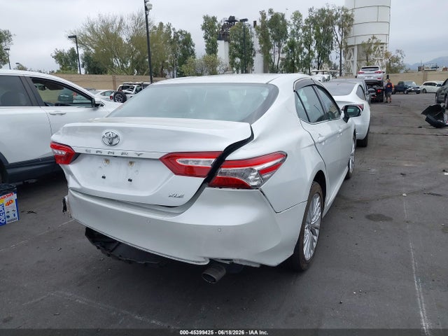 4T1B11HK1JU047805 Toyota CAMRY XLE