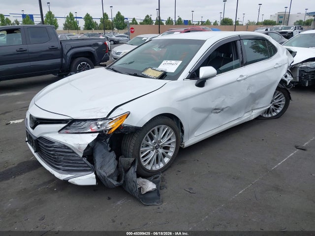 4T1B11HK1JU047805 Toyota CAMRY XLE