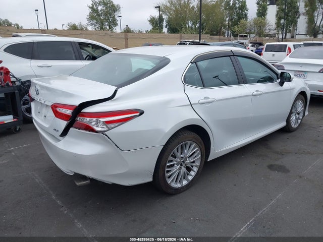 4T1B11HK1JU047805 Toyota CAMRY XLE