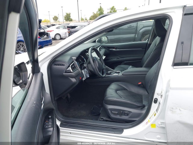 4T1B11HK1JU047805 Toyota CAMRY XLE