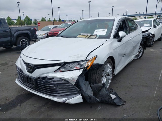 4T1B11HK1JU047805 Toyota CAMRY XLE
