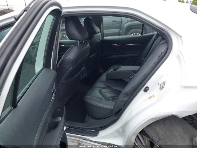 4T1B11HK1JU047805 Toyota CAMRY XLE