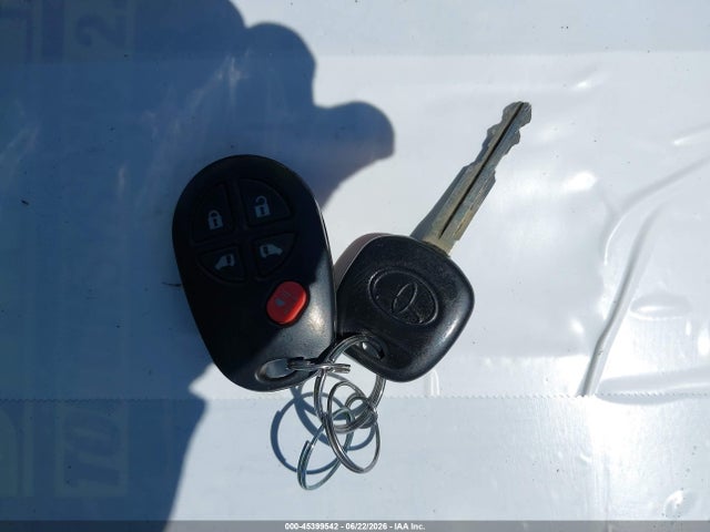 45399542 :رقم المزاد ، 5TDKZ3DC3HS840514 vin ، 2017 Toyota Sienna Le 8 Passenger مزاد بيع